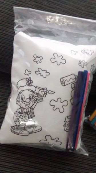 Almofadas para colorir c/ canetinhas